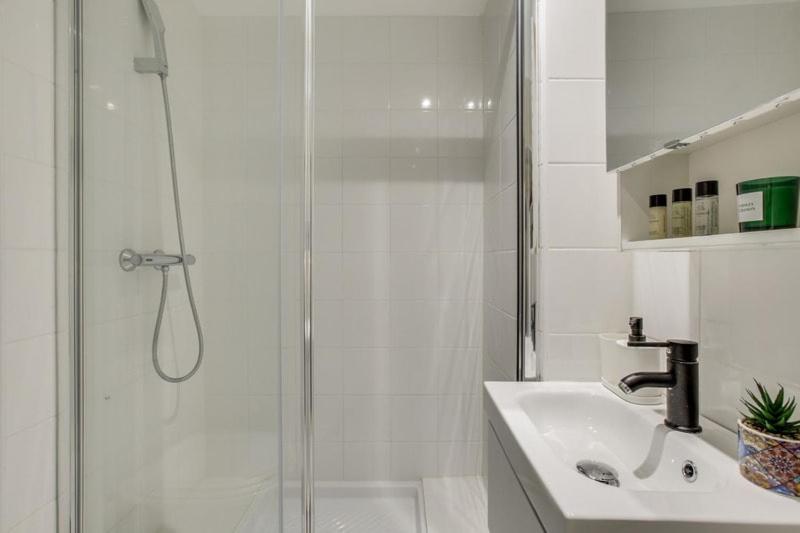 Appartement Modern French Studio Charm In The City *